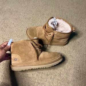 neumel boy uggs